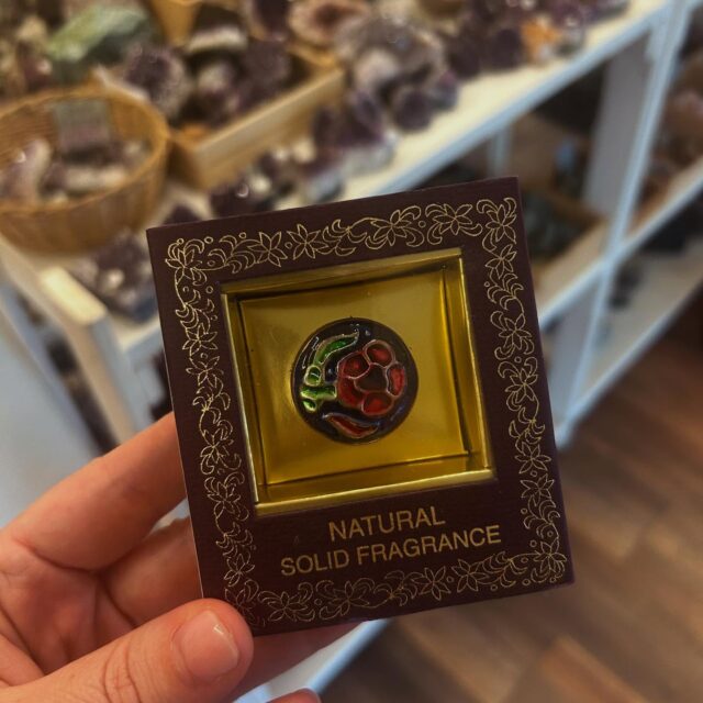 Nuovamente disponibili i Profumi Solidi Indiani, in diverse fragranze e confezioni ❤️✨
.
.
.
#profumisolidi #fragranzenaturali #lapiramidecristallina #Ravenna #shopforyoursoul #holistic #stonetherapy #crystalove #healingcrystals #igersravenna #igersemiliaromagna #cristalloterapia #crystaltherapy #crystalover #booklover #healingstones #gems #minerals #lapiramideravenna #shotz_of_emiliaromagna
