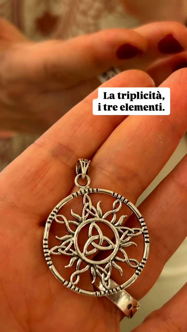 Alcuni dei simboli a ciondolo in argento 925, gioielli Arteluna scontati dal 20% al 35%
✨
:
#lapiramidecristallina #simbolo #triskell #triquetra #ankh #lapiramideravenna #ravenna #simbolismo