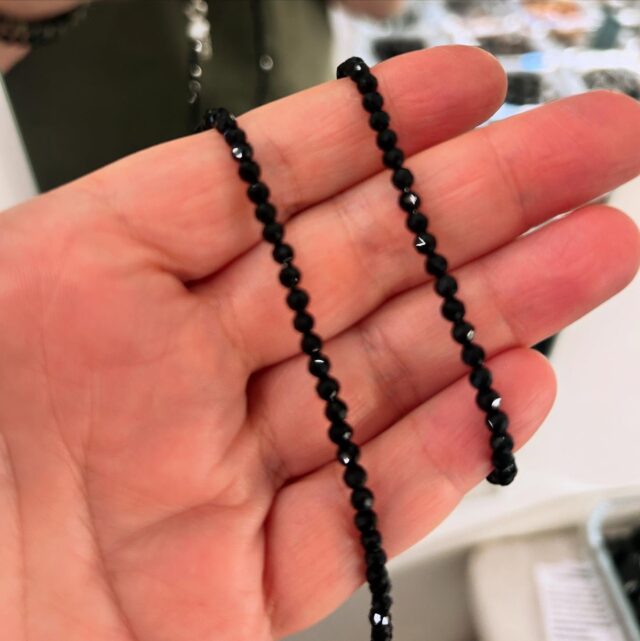 Tornati disponibili gli sfaccettati montati su Argento 925. Gioielli sottili, ma dalla luminosità intensa.
💫💎
Nelle foto: bracciale e collana girocollo in tormalina nera;
Bracciali in radice di zaffiro, radice di rubino, turchese; 
Bracciali in acquamarina, turchese, radice di zaffiro e rubino. 
:
.
#lapiramidecristallina #Ravenna #shopforyoursoul #holistic #stonetherapy #crystalove #healingcrystals #igersravenna #igersemiliaromagna #cristalloterapia #crystaltherapy #crystalover #booklover #healingstones #gems #minerals #lapiramideravenna #shotz_of_emiliaromagna #mwtaphysical