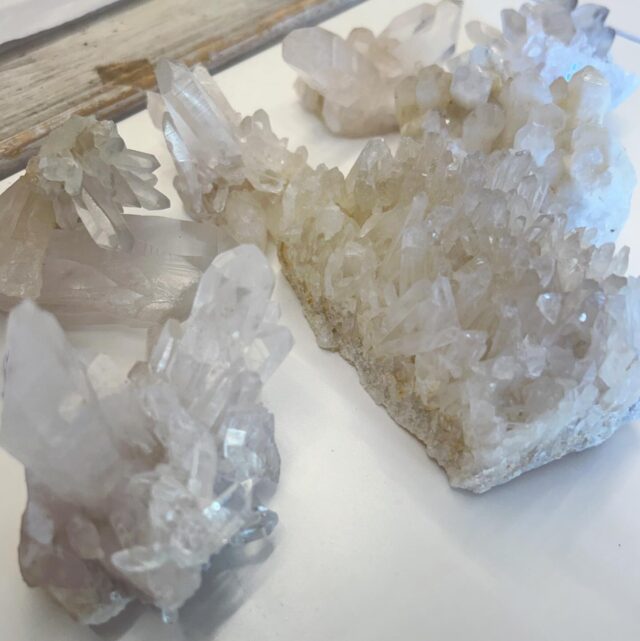 Sono arrivate delle nuove famiglie di quarzo ialino, il quarzo guardiano 
🤍💎🤩
:
Disponibili da lunedì in negozio!
❣️
Buon weekend intanto 

#lapiramidecristallina #Ravenna #shopforyoursoul #holistic #shopolistico #crystalove #healingcrystals #igersravenna #igersemiliaromagna #cristalloterapia #crystaltherapy #crystalover #booklover #healingstones #gems #minerals #lapiramideravenna  #metaphysicalshop #metaphysical #quarzoialino